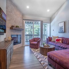 Luxury Condo Steps to Shuttle & 5 min to Village
