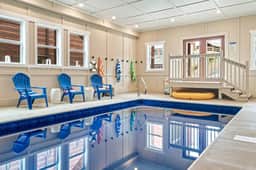 Expansive Luxury Pool Cabin For Large Groups - Image 5