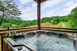 Expansive Luxury Pool Cabin For Large Groups - Image 4