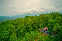 Breathtaking Views Secluded Upscale Family Cabin - Image 4