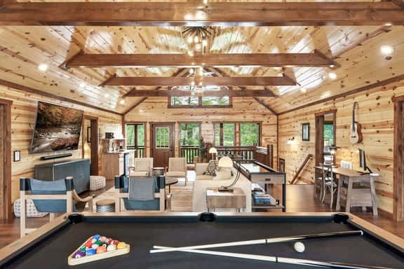 Expansive Luxury Pool Cabin For Large Groups - Image 1