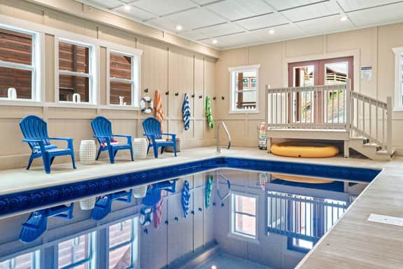 Expansive Luxury Pool Cabin For Large Groups - Image 5