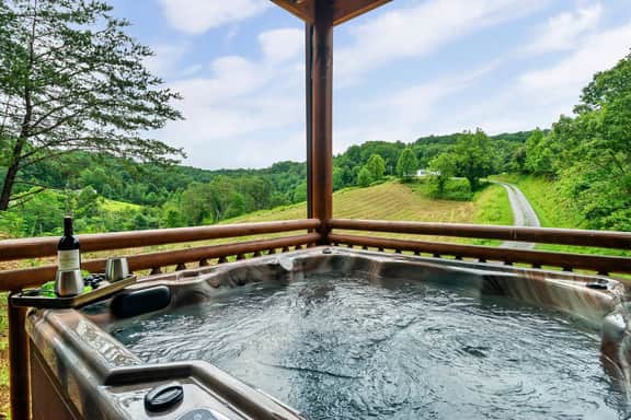 Expansive Luxury Pool Cabin For Large Groups - Image 4