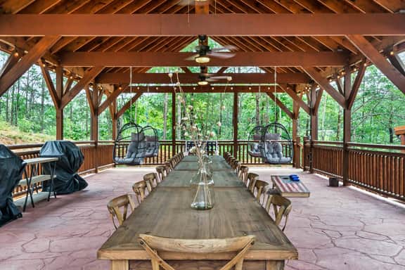 Expansive Luxury Pool Cabin For Large Groups - Image 3